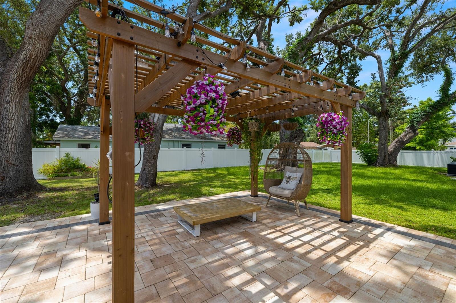 Listing photo id 29 for 5570 78th Avenue N