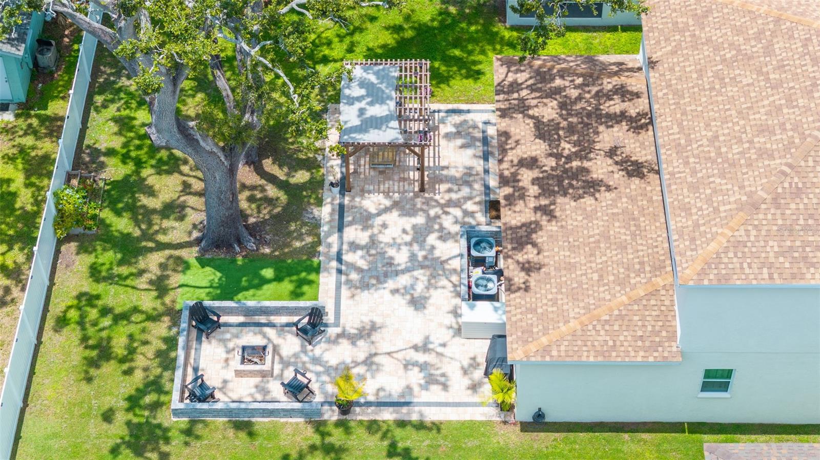 Listing photo id 34 for 5570 78th Avenue N