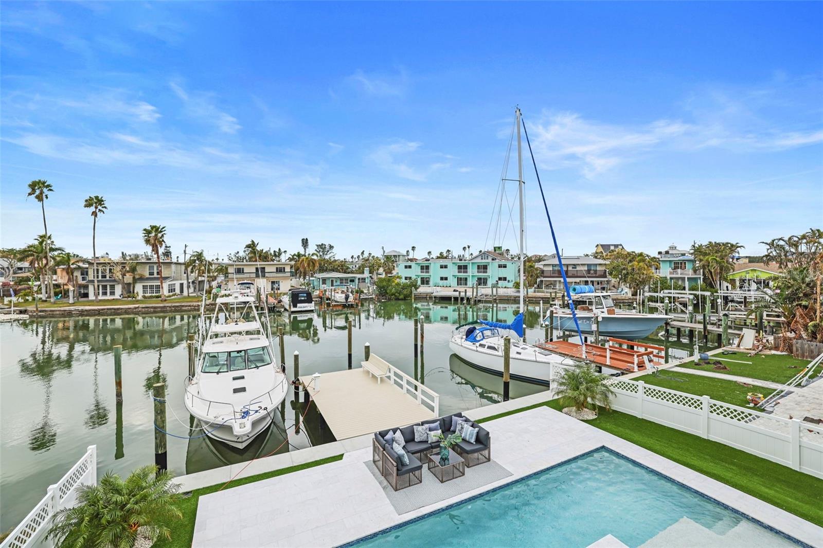 Listing photo id 13 for 326 129th Avenue E
