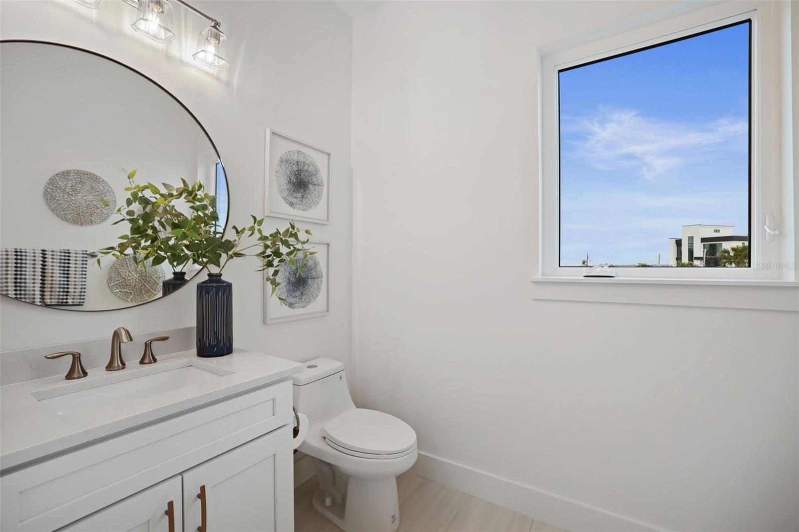 Listing photo id 17 for 326 129th Avenue E
