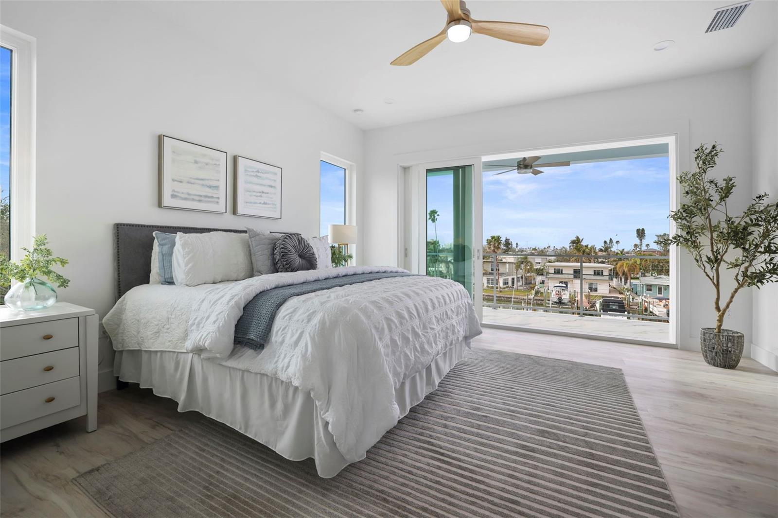 Listing photo id 22 for 326 129th Avenue E