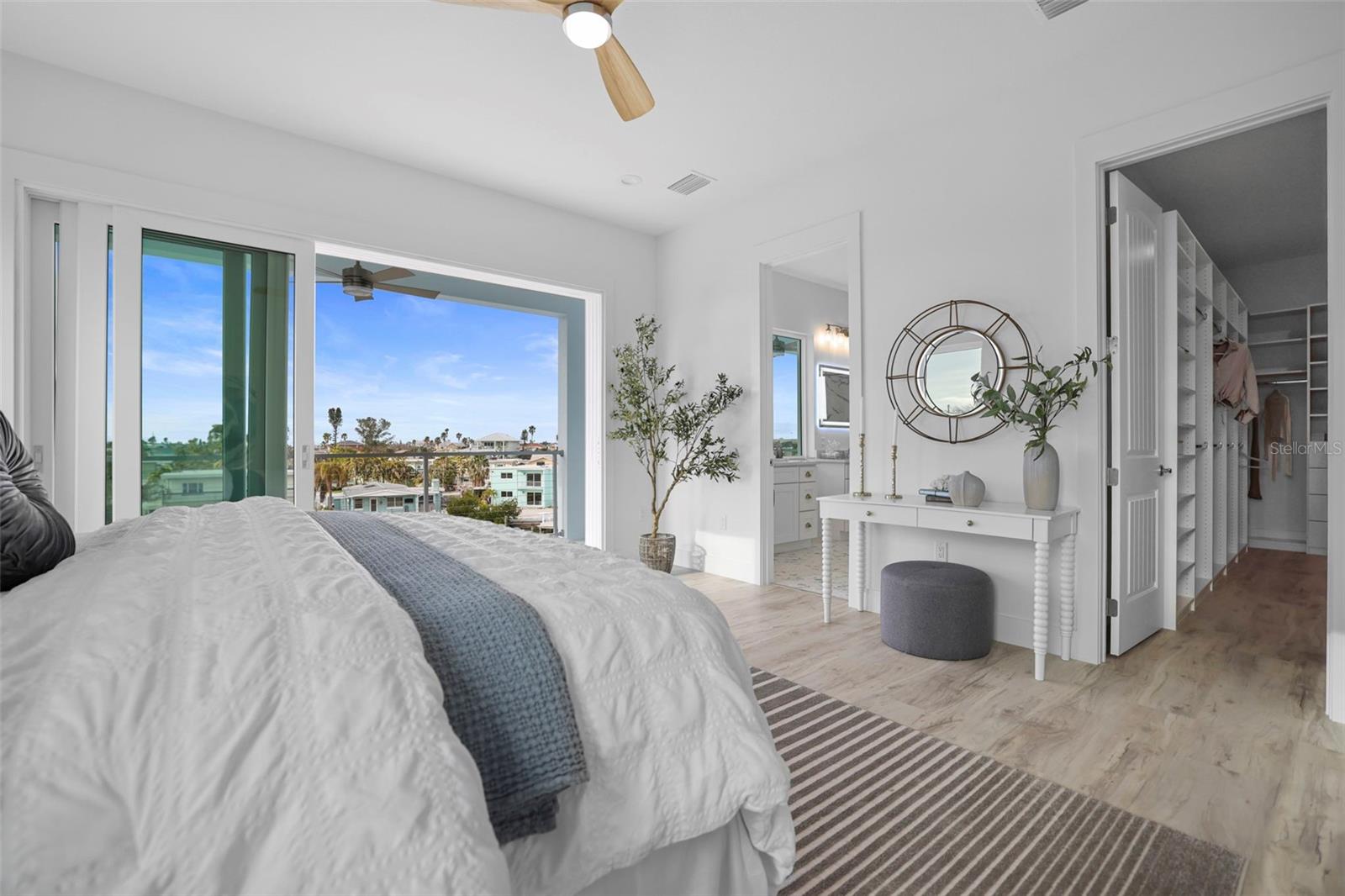 Listing photo id 23 for 326 129th Avenue E