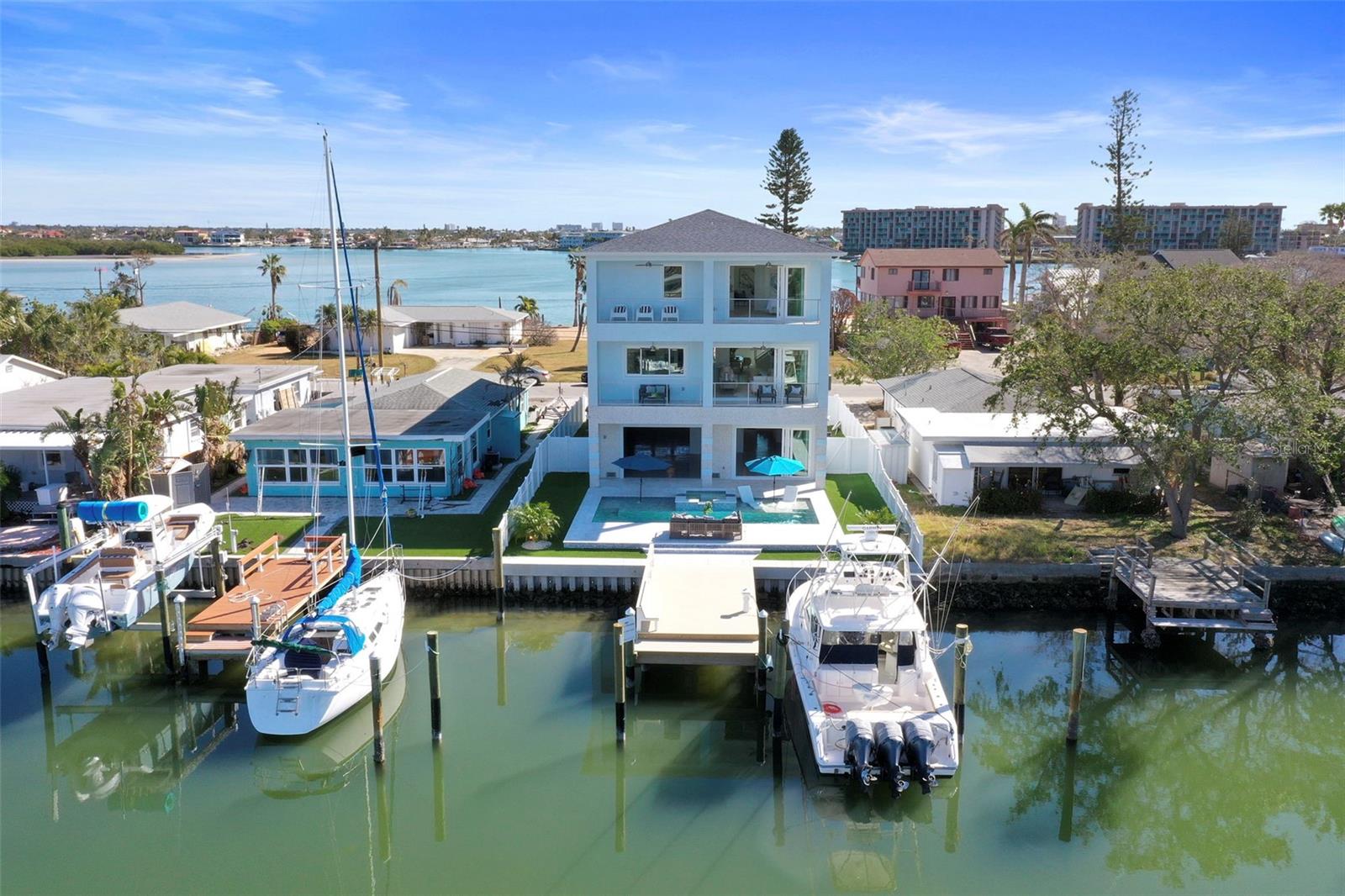 Listing photo id 2 for 326 129th Avenue E