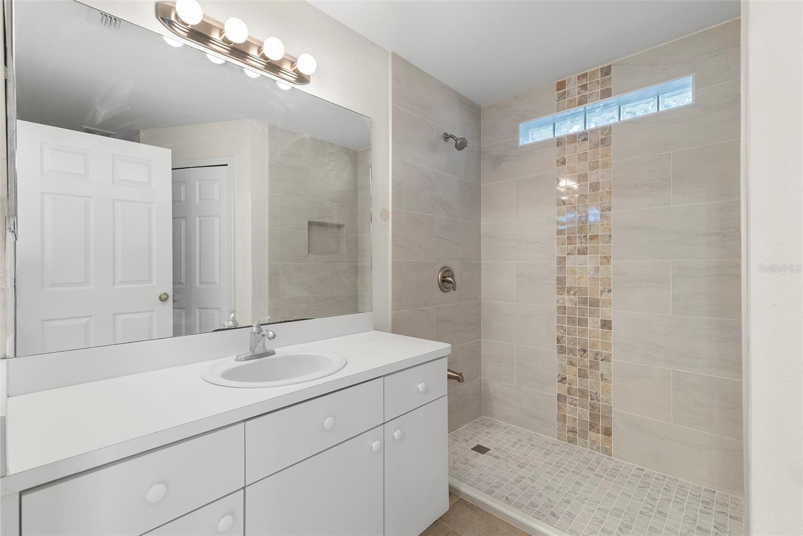 Image 15 of 26 For 5204 Creekmore Lane