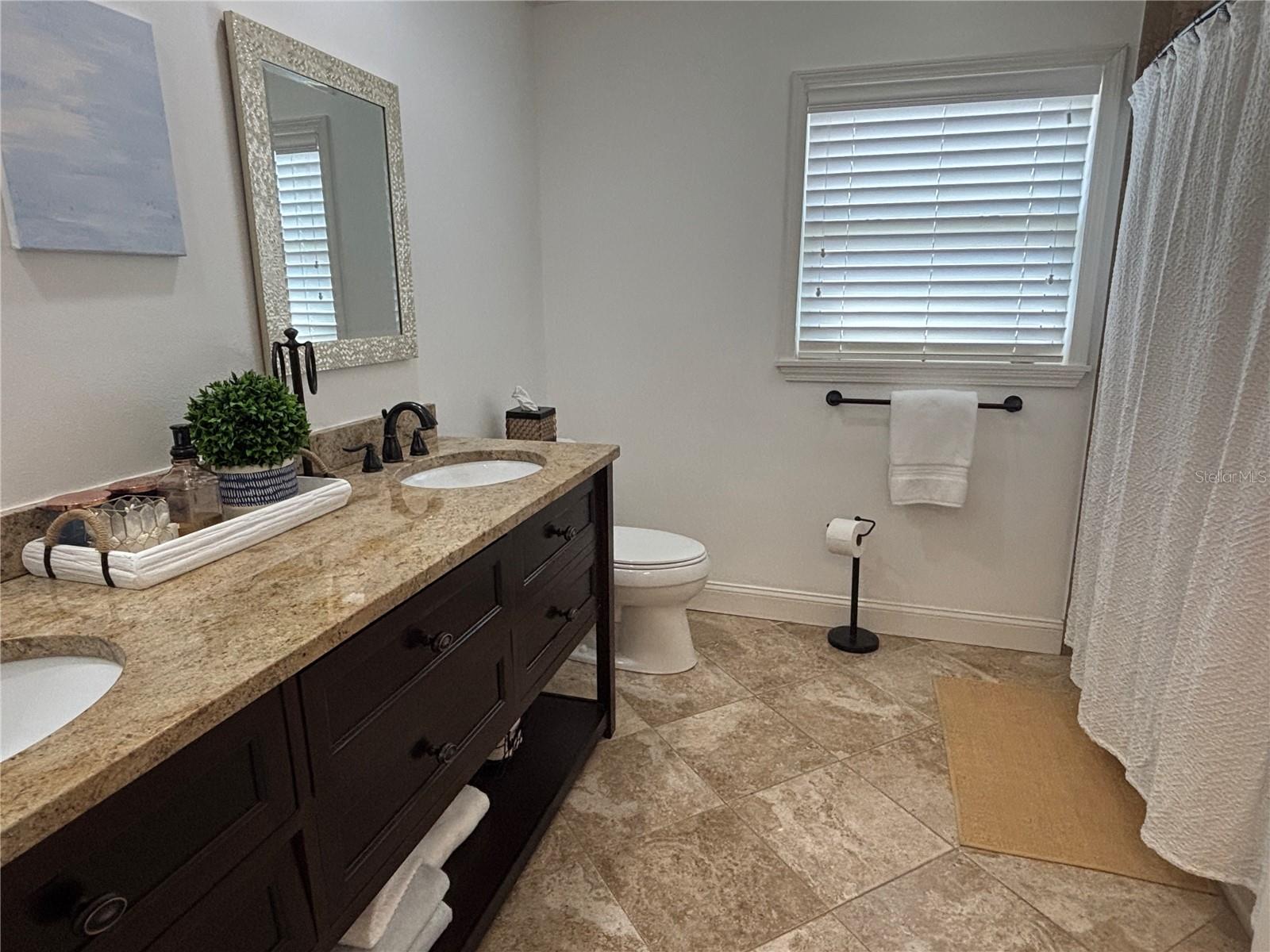 Image 18 of 77 For 910 Brightwaters Boulevard Ne