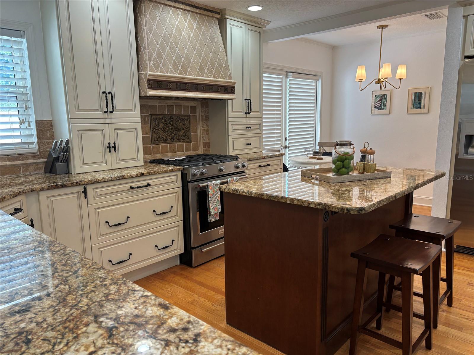 Image 35 of 77 For 910 Brightwaters Boulevard Ne