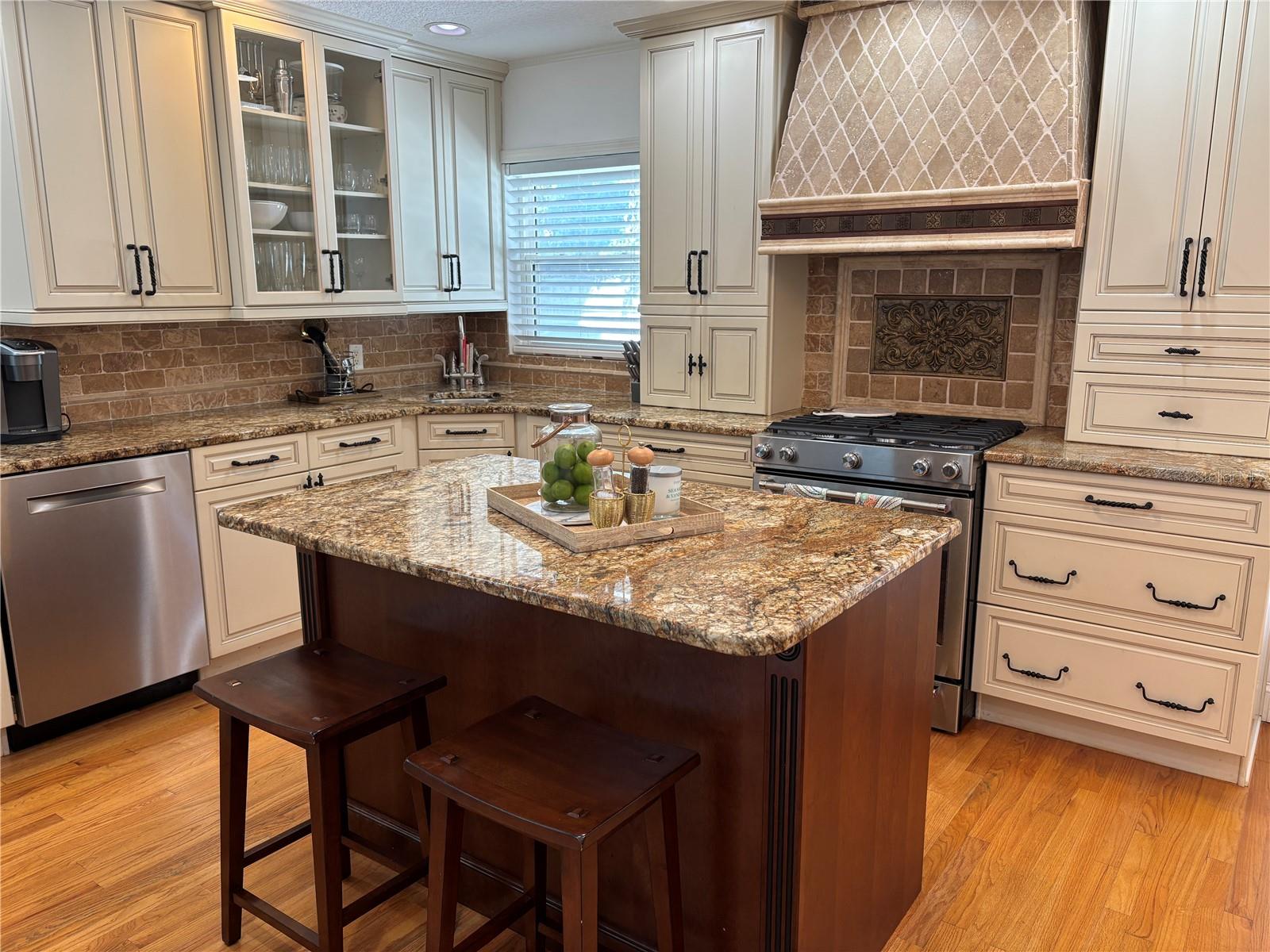 Image 38 of 77 For 910 Brightwaters Boulevard Ne
