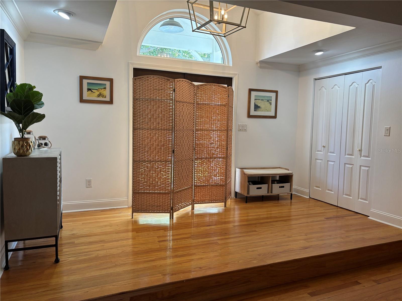 Image 4 of 77 For 910 Brightwaters Boulevard Ne