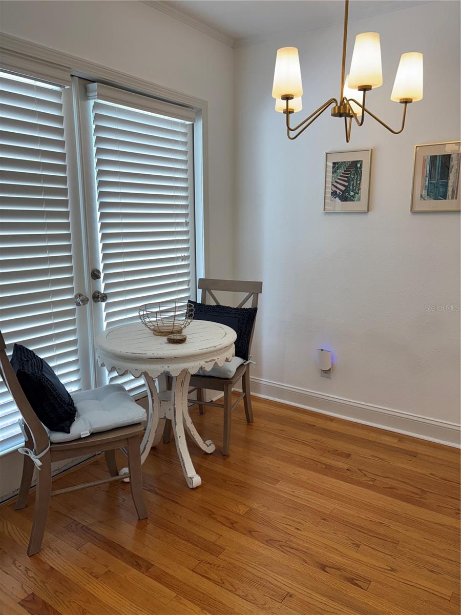 Image 40 of 77 For 910 Brightwaters Boulevard Ne