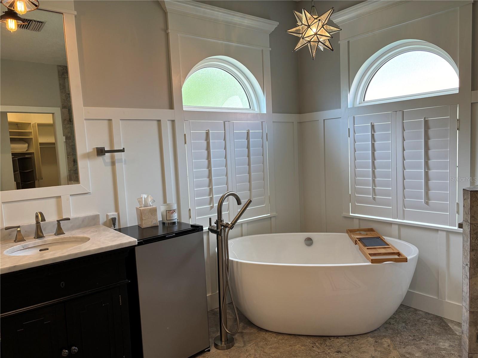 Image 54 of 77 For 910 Brightwaters Boulevard Ne