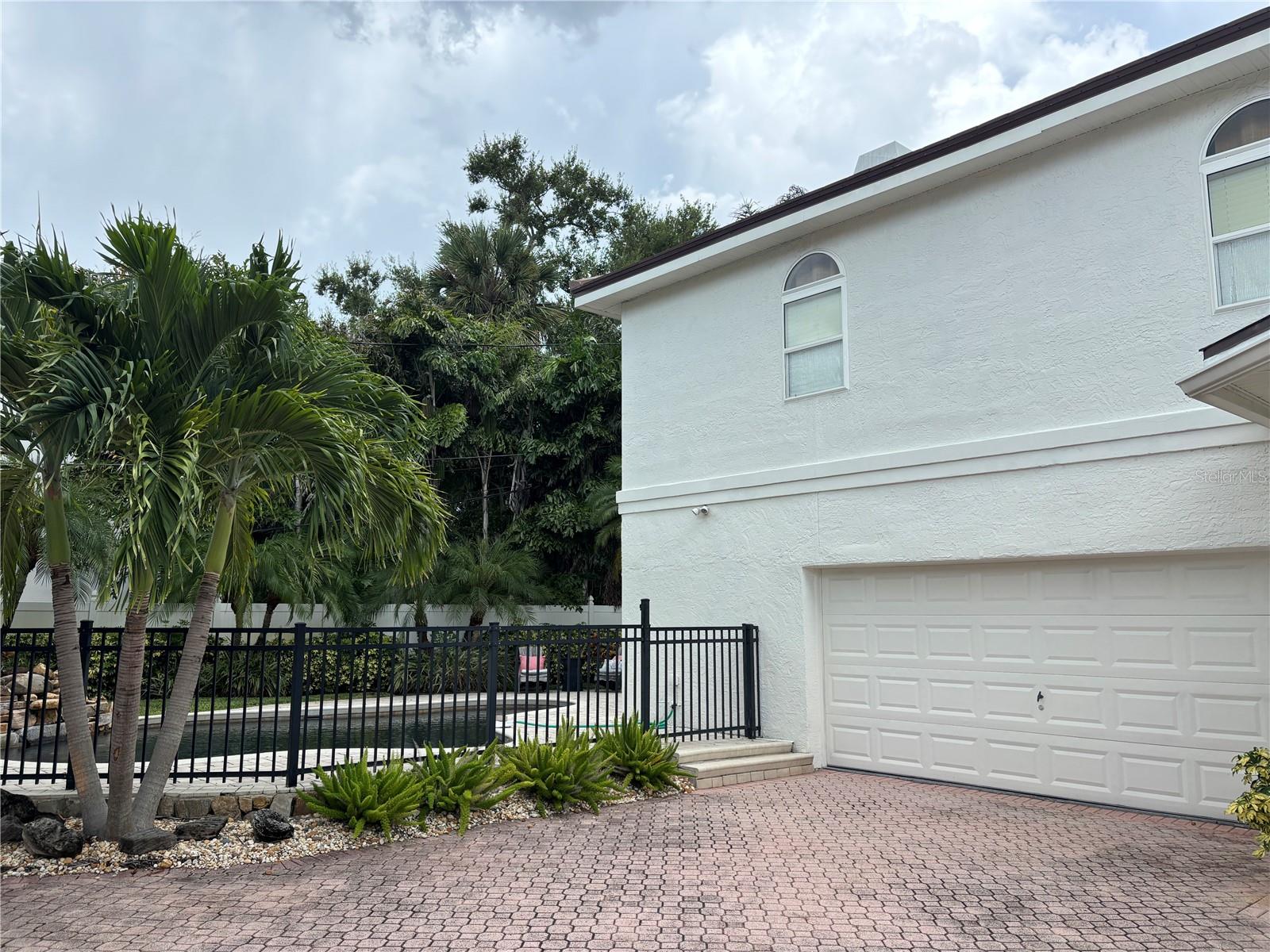 Image 75 of 77 For 910 Brightwaters Boulevard Ne
