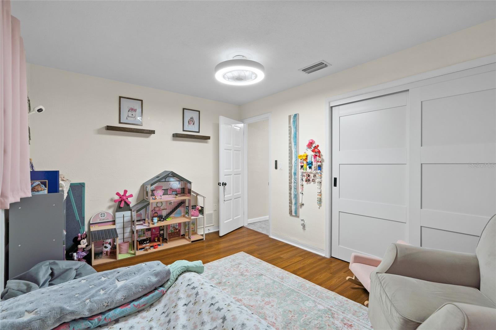Image 22 of 43 For 14104 80th Avenue