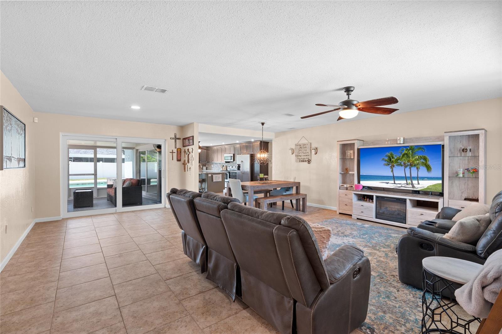 Image 6 of 43 For 14104 80th Avenue