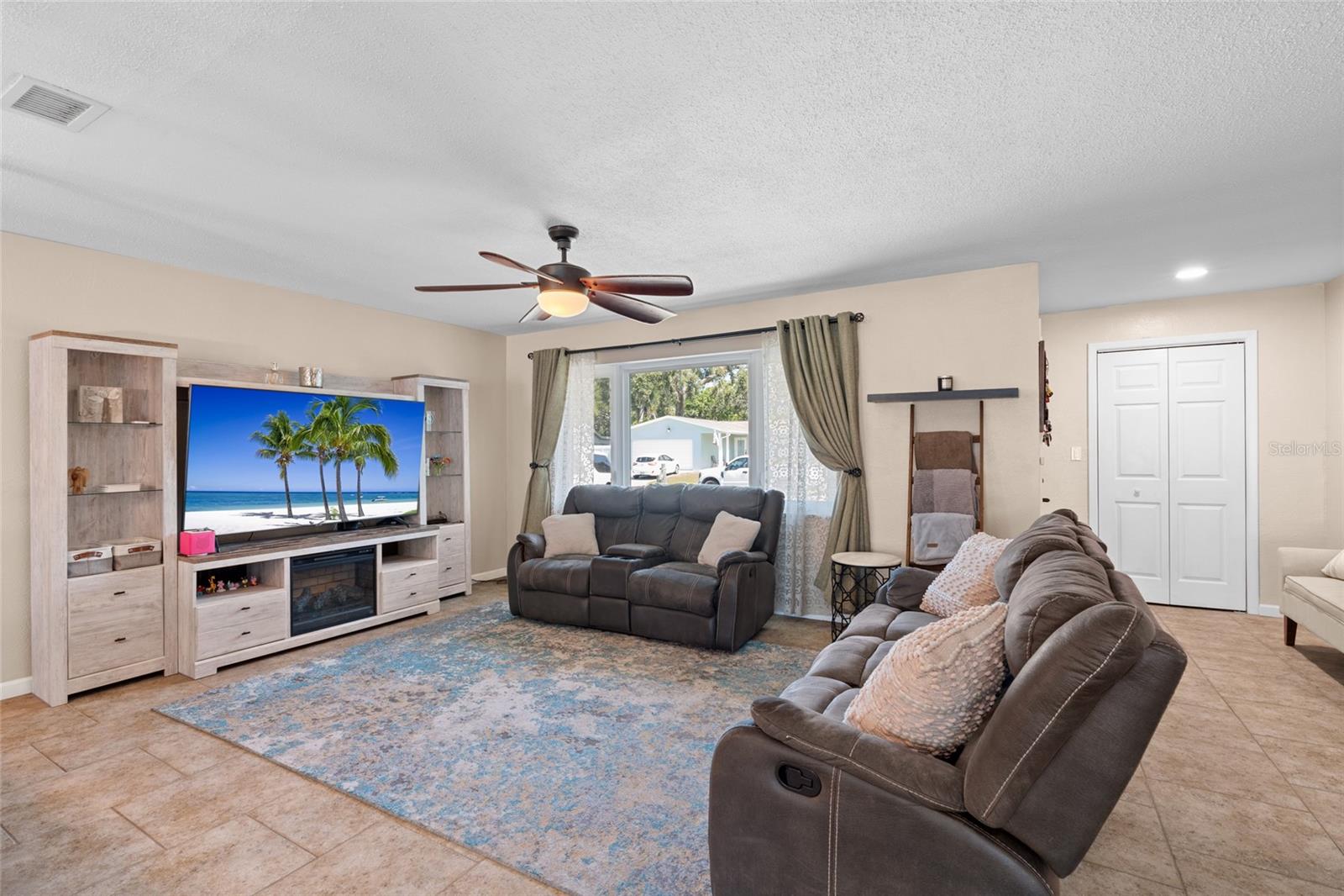 Image 8 of 43 For 14104 80th Avenue