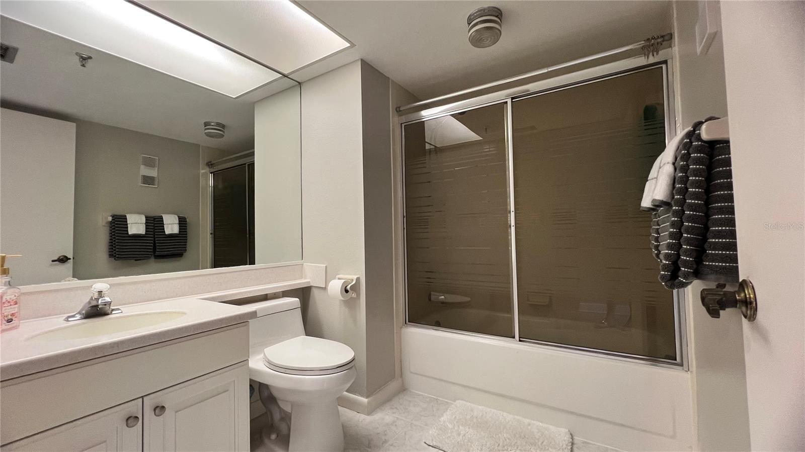 Image 30 of 56 For 19111 Vista Bay Drive 211