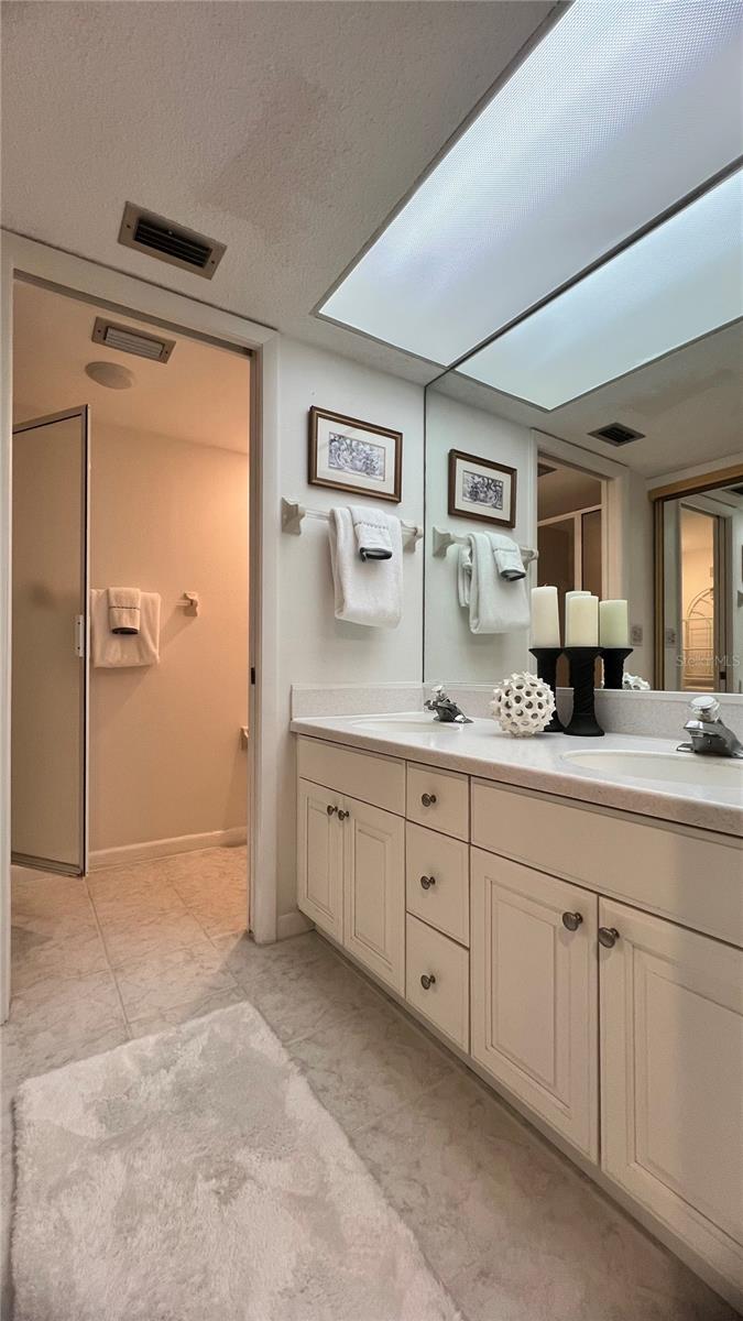 Image 37 of 56 For 19111 Vista Bay Drive 211