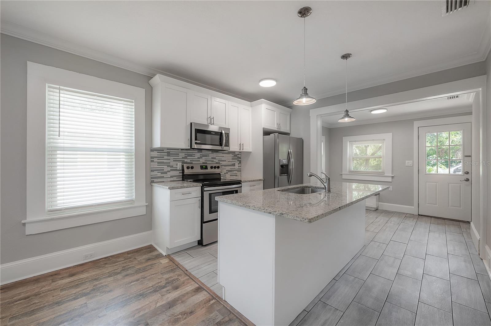 Image 11 of 29 For 505 Warren Avenue