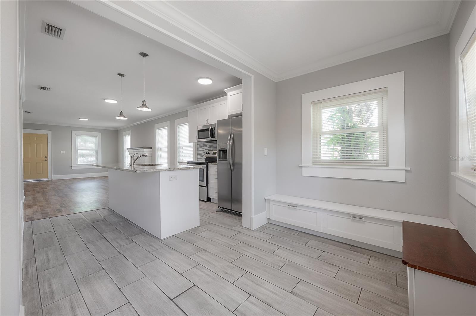 Image 13 of 29 For 505 Warren Avenue