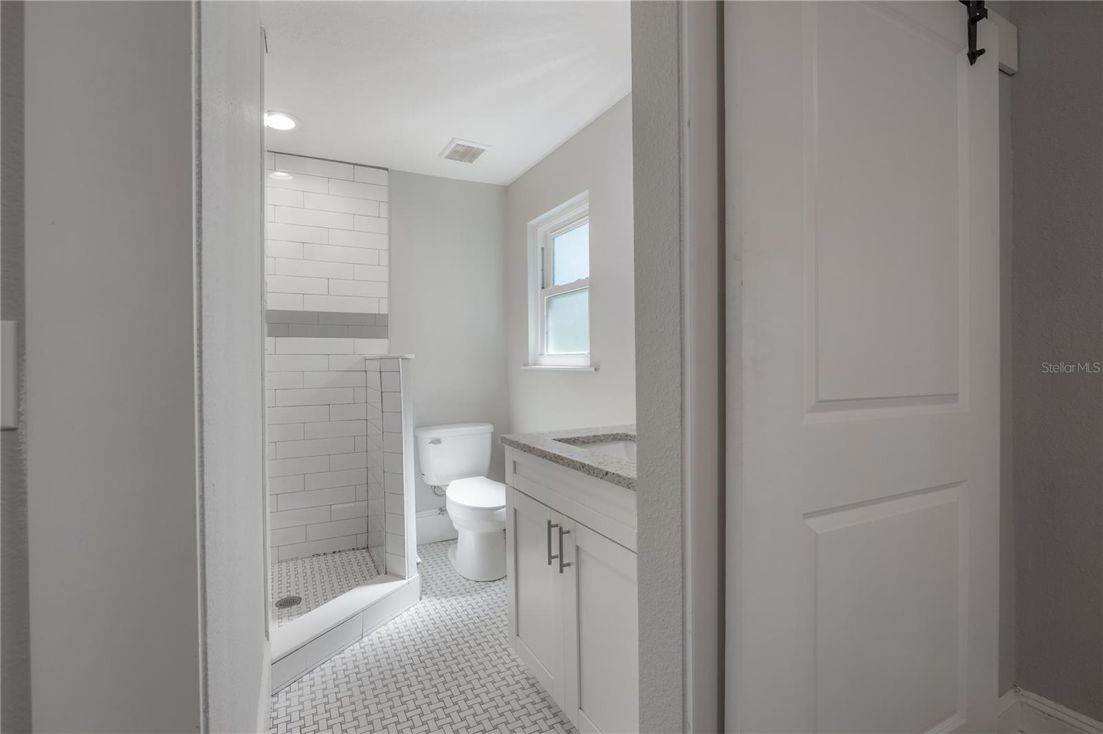 Image 18 of 29 For 505 Warren Avenue