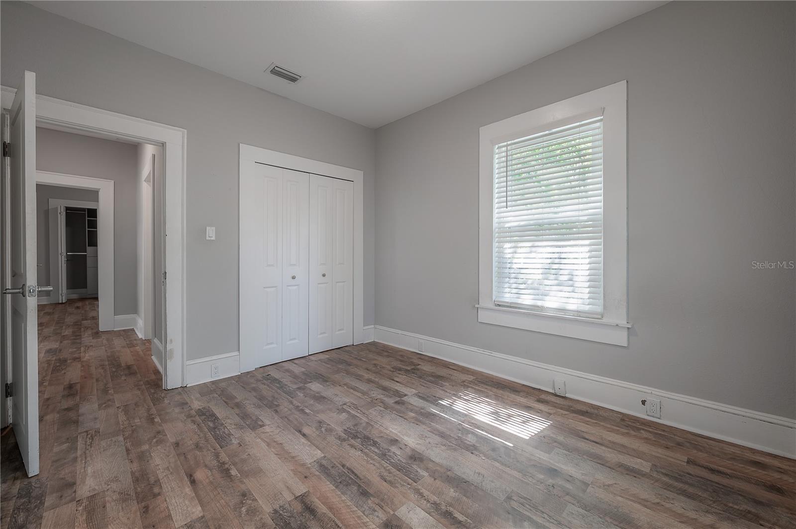 Image 22 of 29 For 505 Warren Avenue