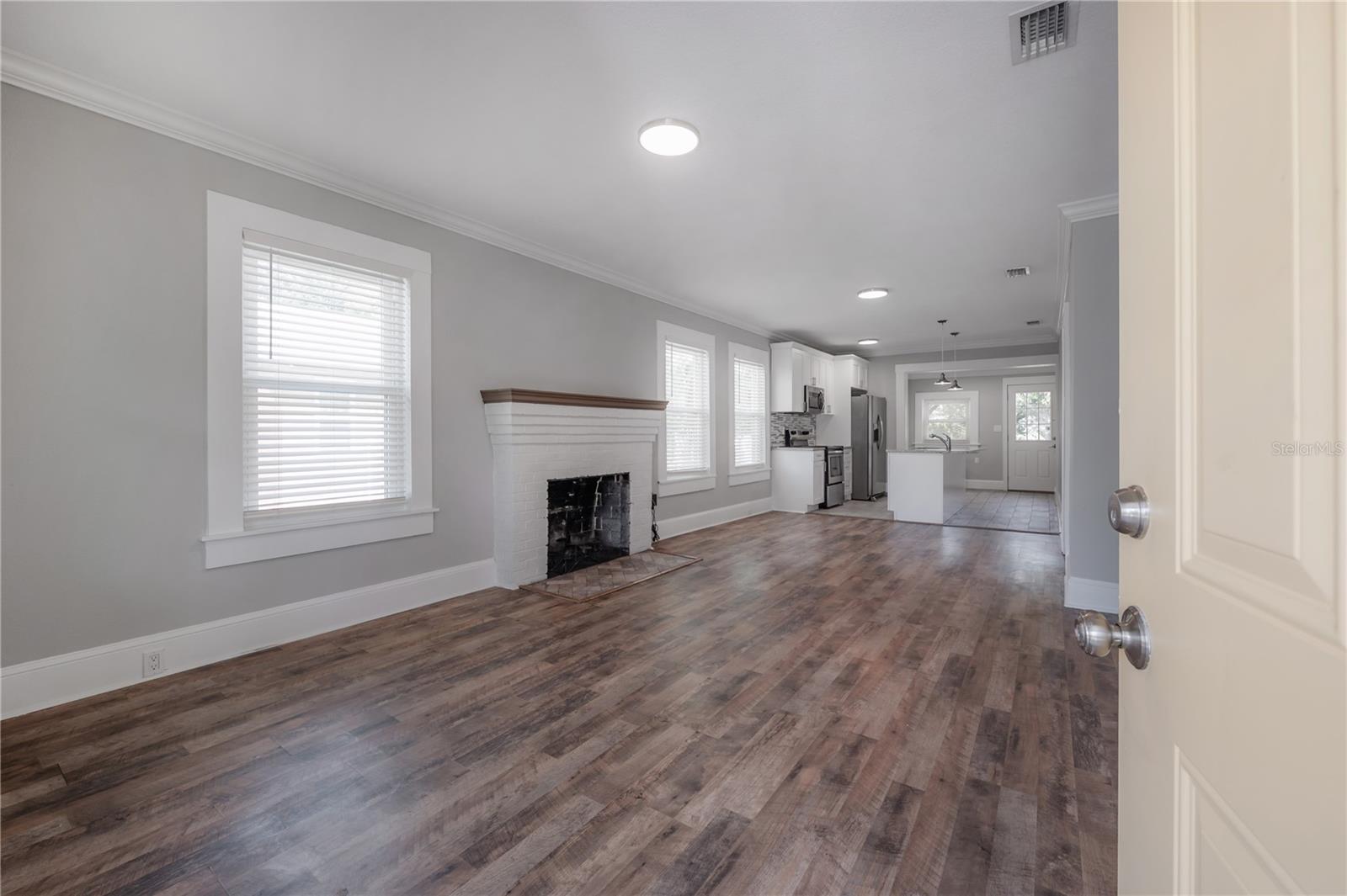 Image 3 of 29 For 505 Warren Avenue