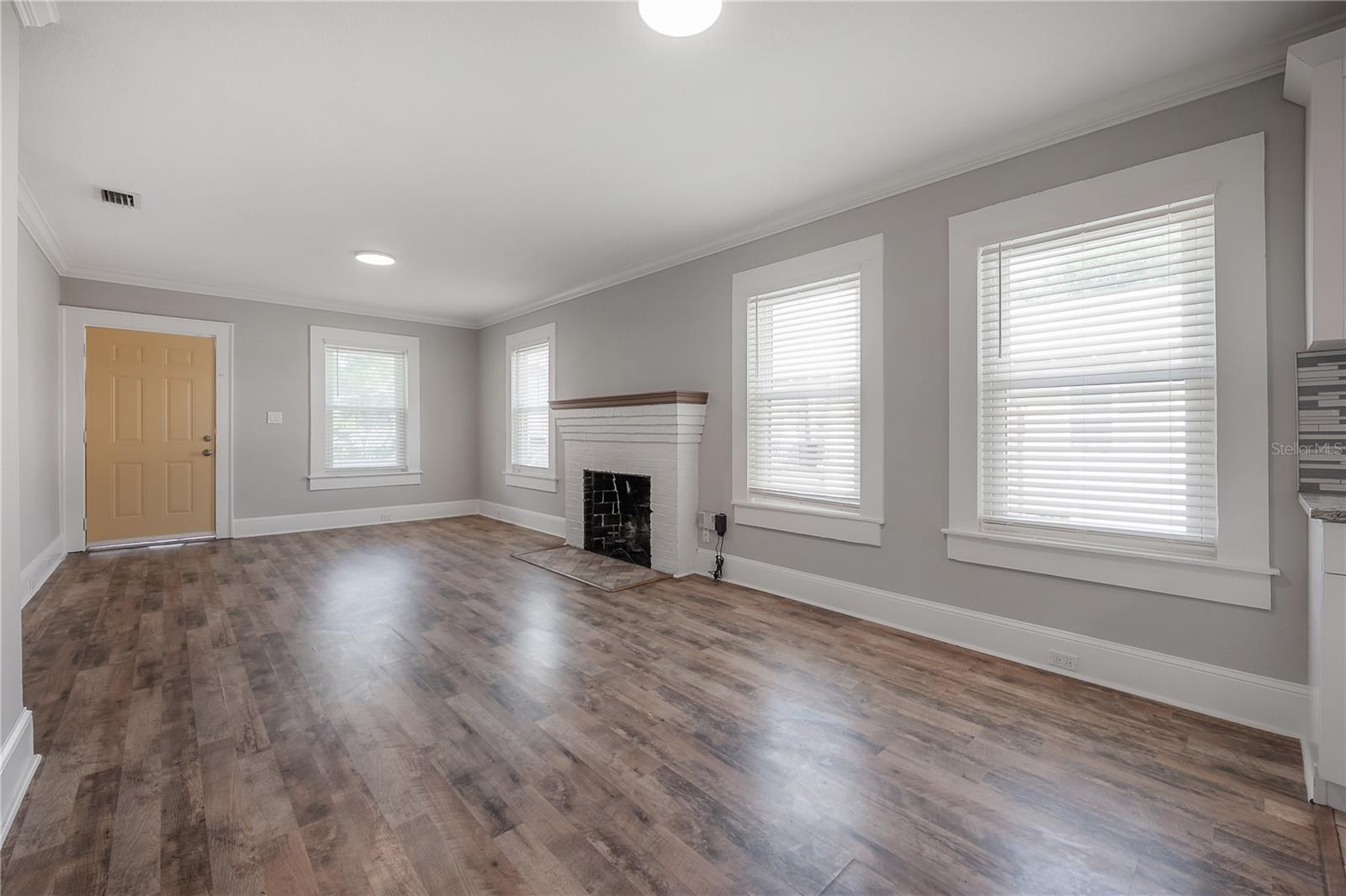 Image 4 of 29 For 505 Warren Avenue