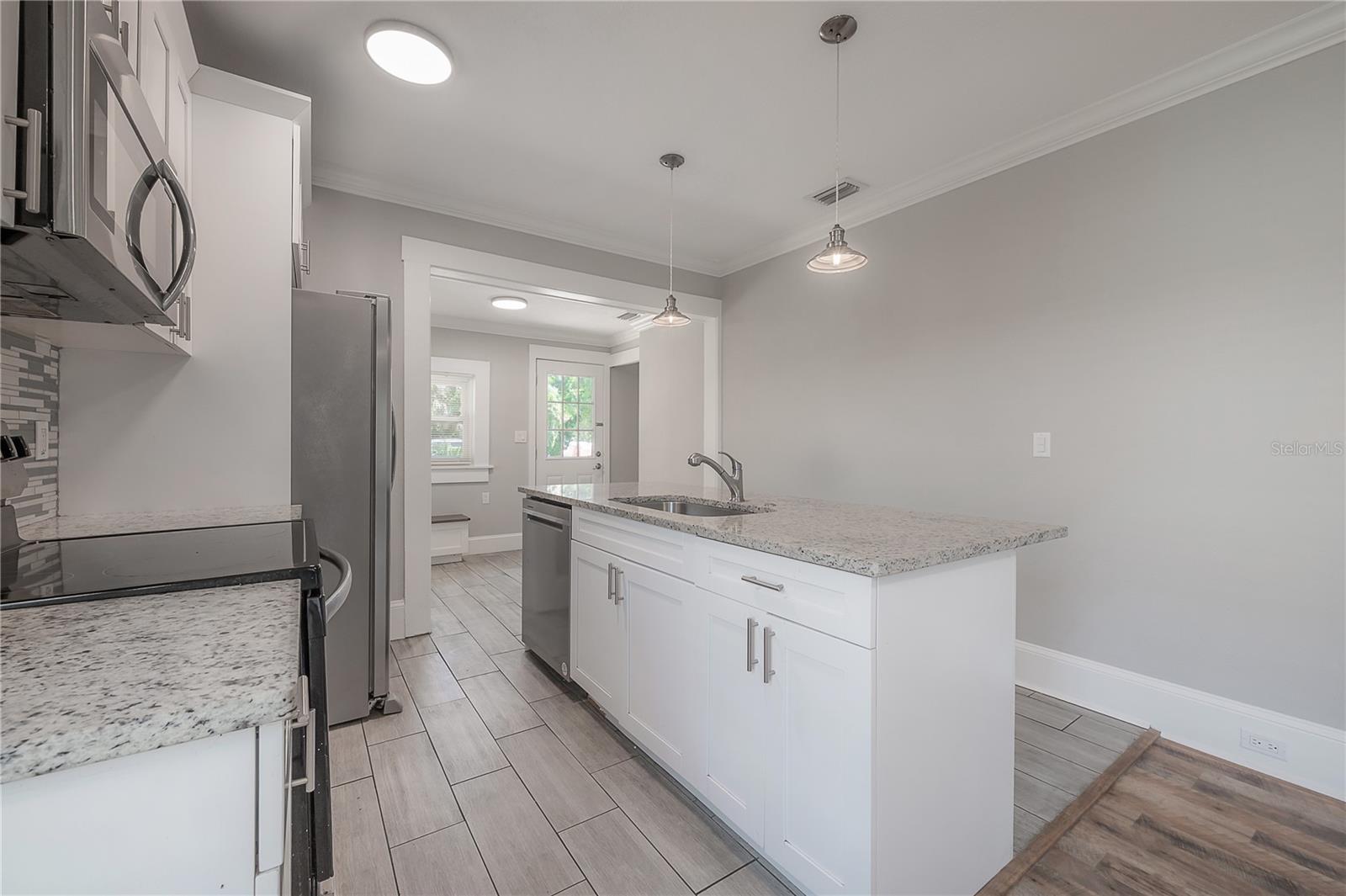Image 7 of 29 For 505 Warren Avenue