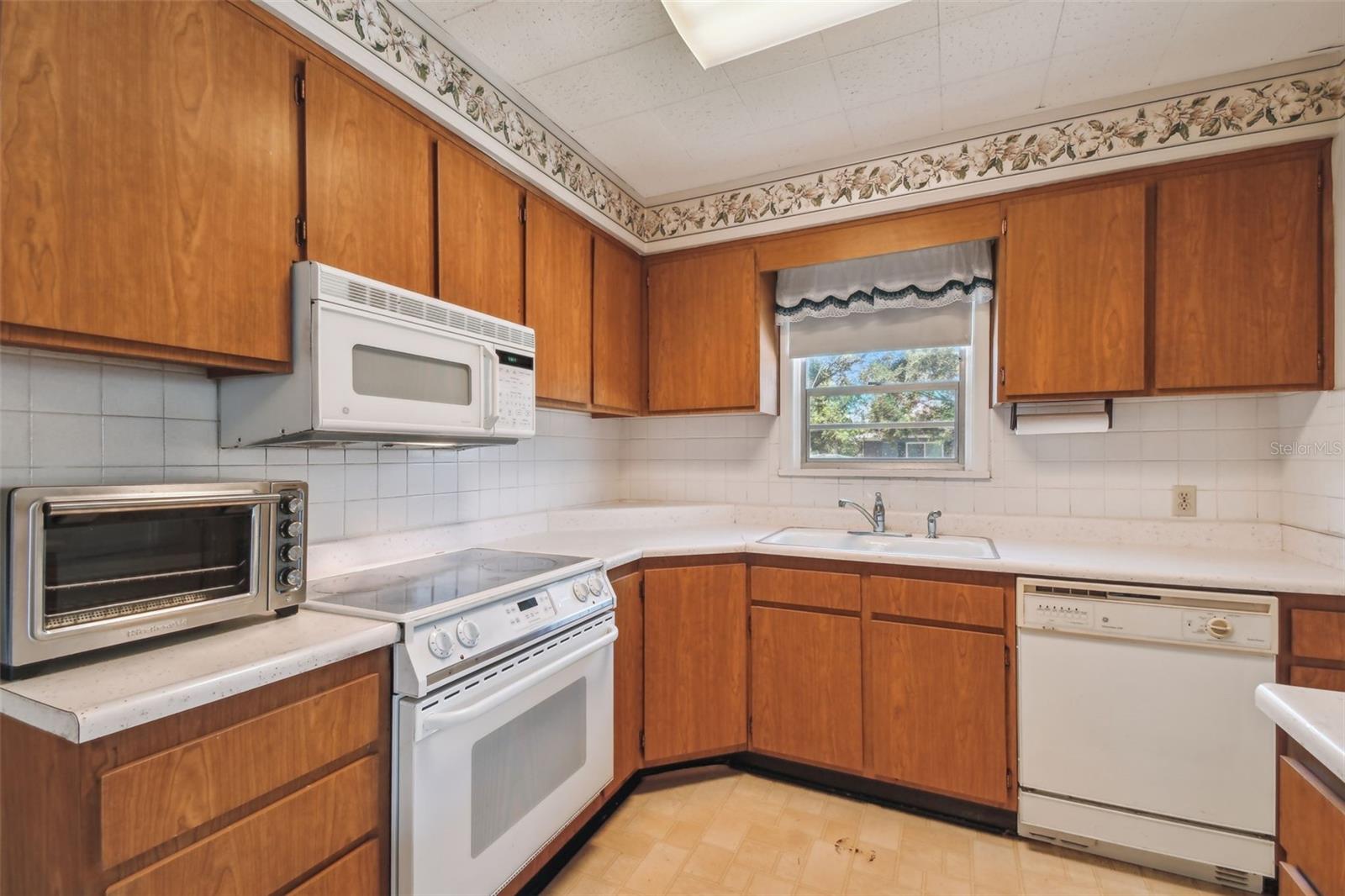 Image 12 of 28 For 3015 North B Street