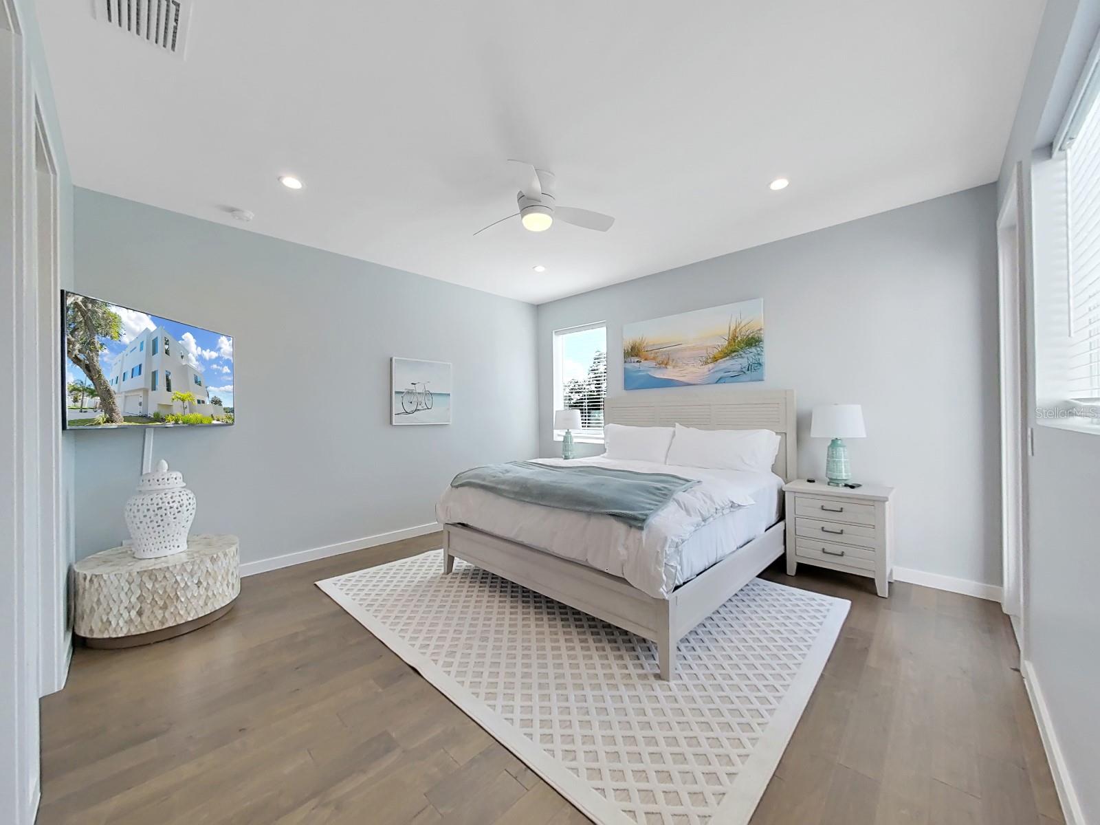 Image 19 of 31 For 2728 Ridgewood Avenue 1