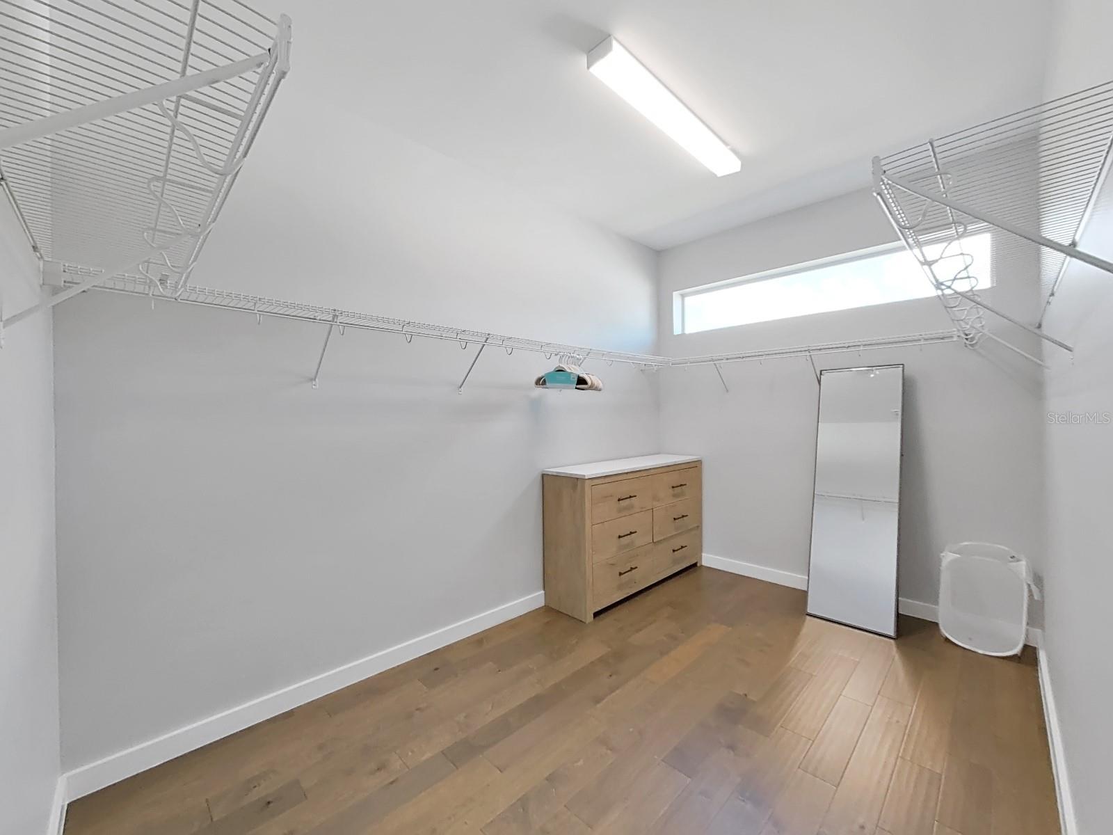 Image 21 of 31 For 2728 Ridgewood Avenue 1