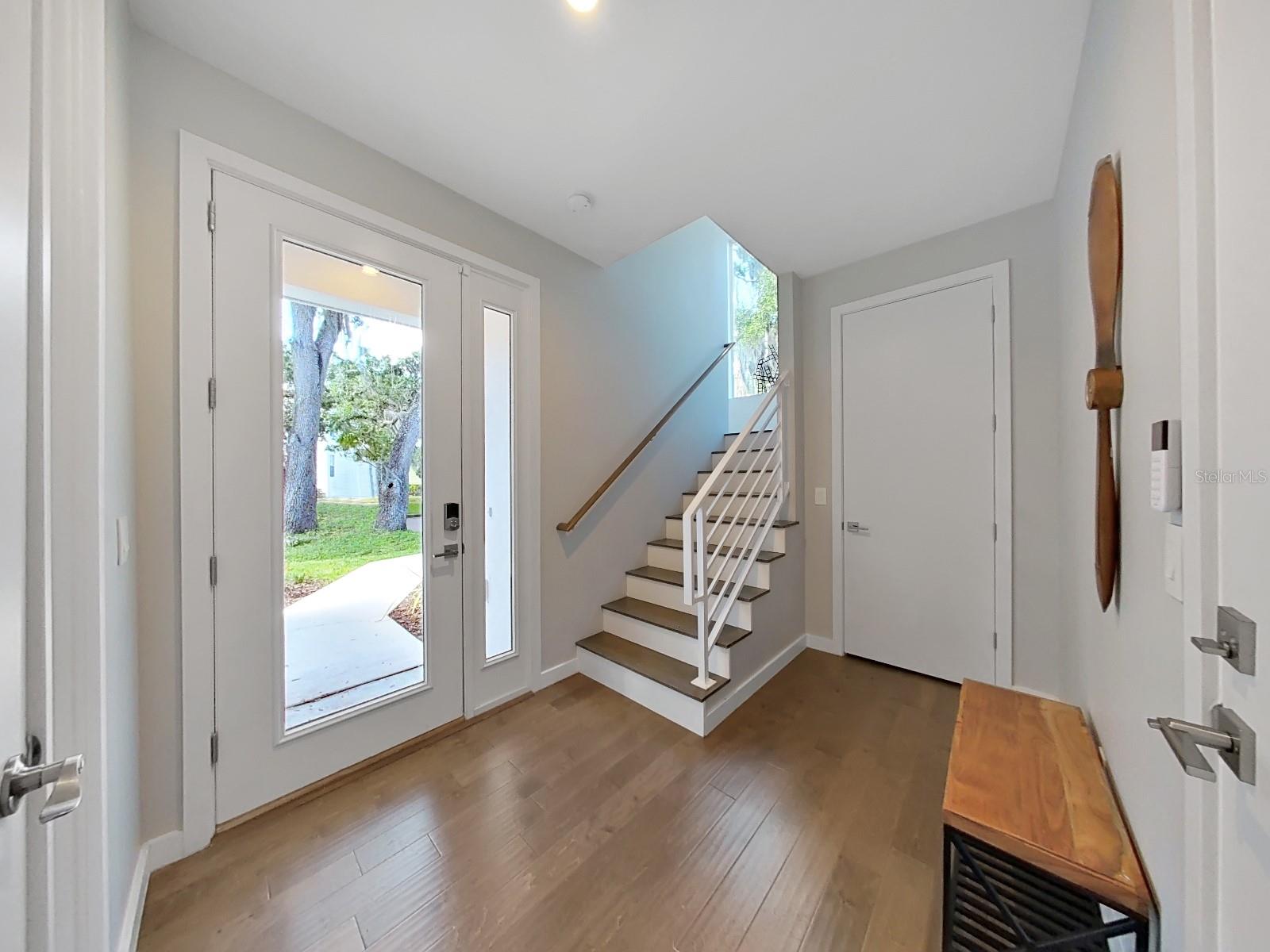 Image 23 of 31 For 2728 Ridgewood Avenue 1