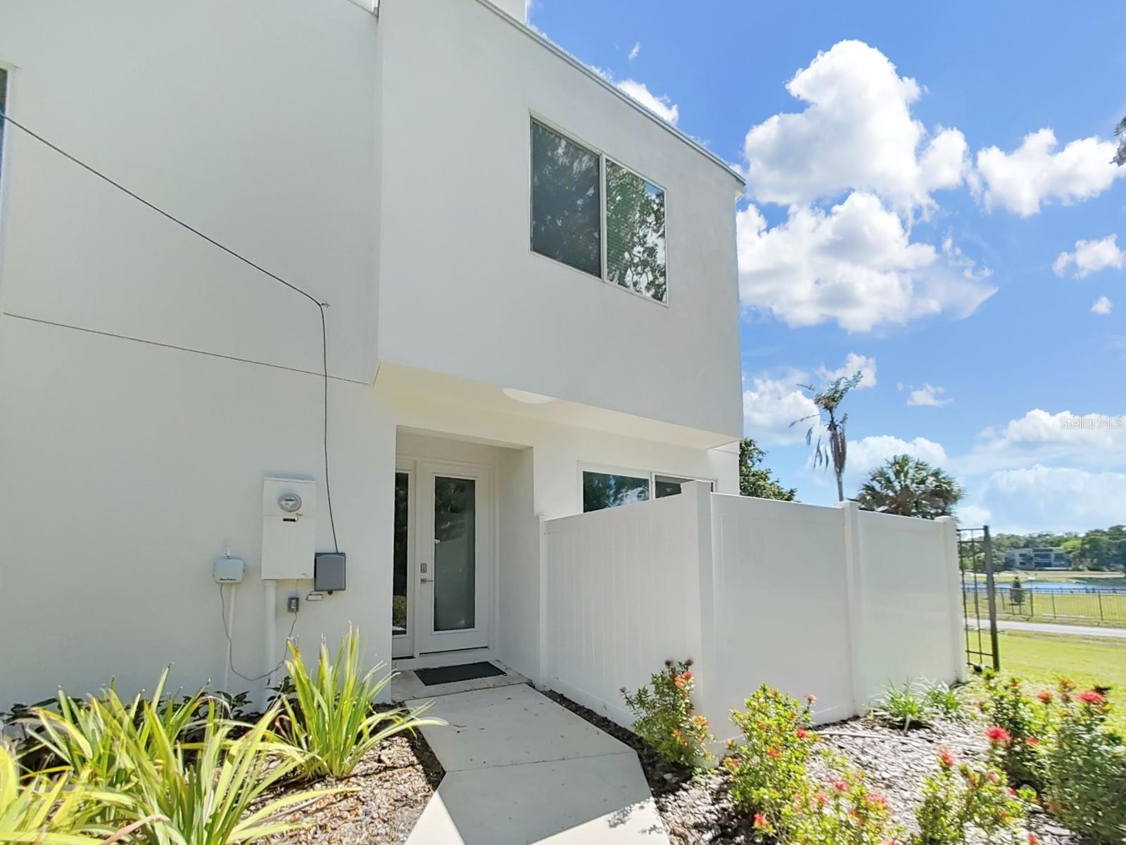 Image 7 of 31 For 2728 Ridgewood Avenue 1