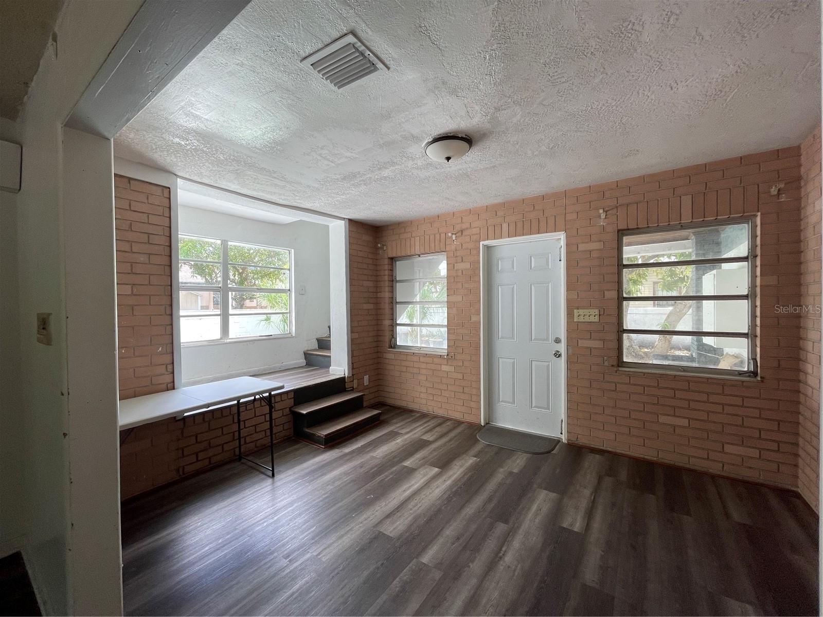 Image 4 of 25 For 1902 Nassau Street