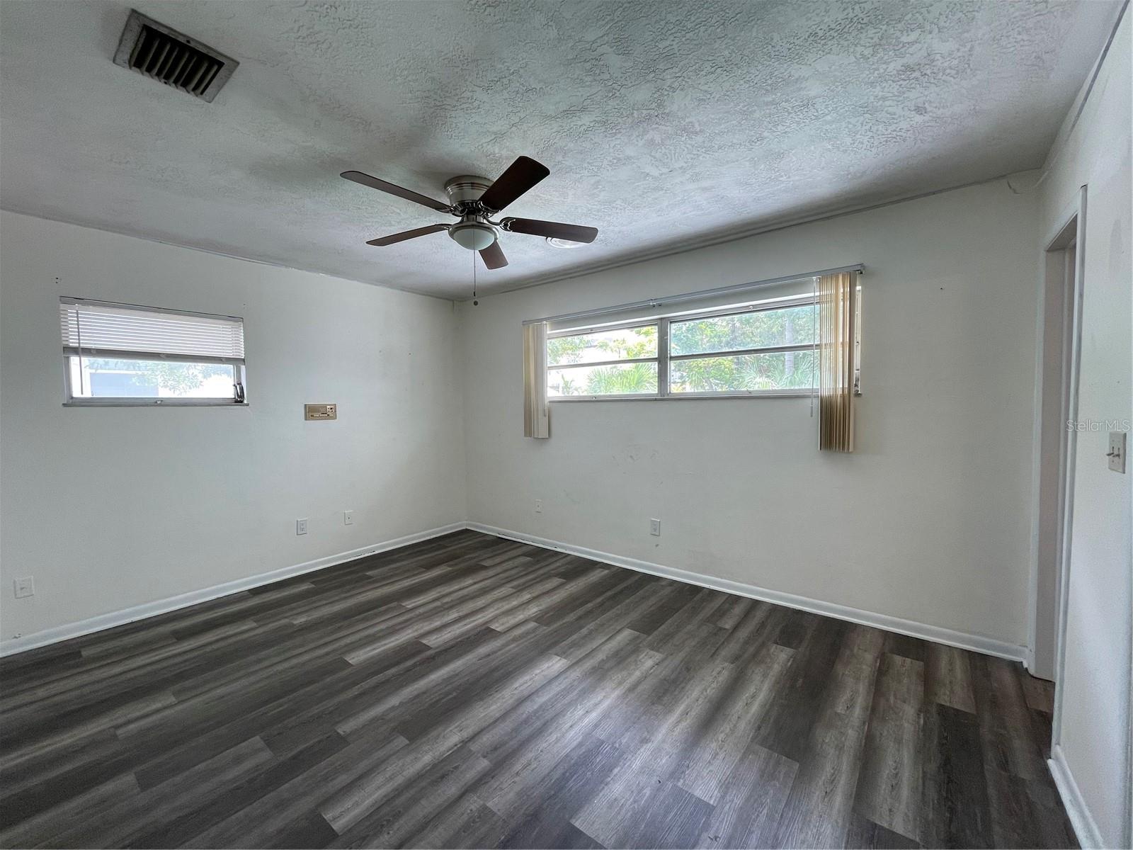 Image 6 of 25 For 1902 Nassau Street