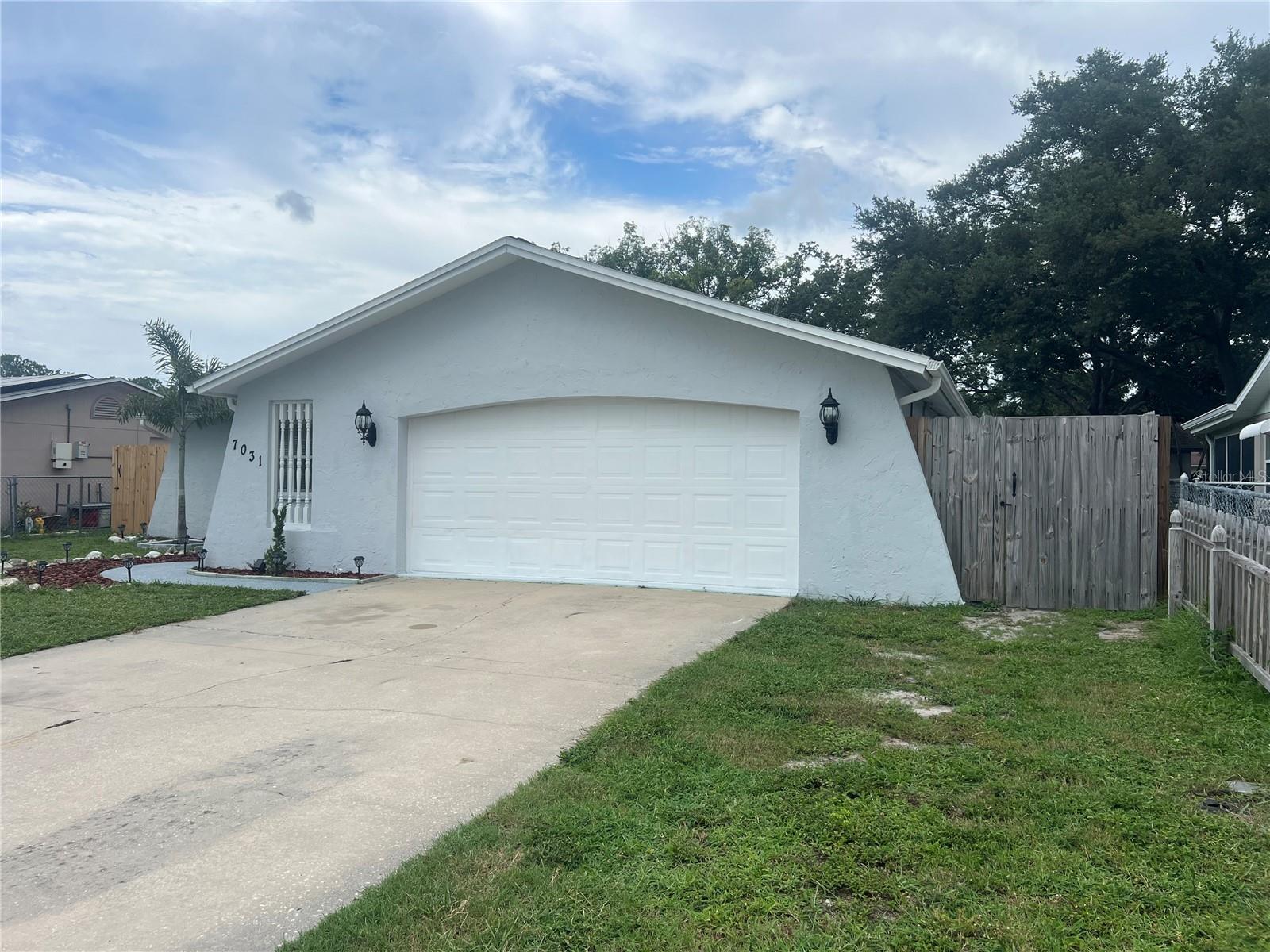 Listing photo id 0 for 7031 Ingleside Drive