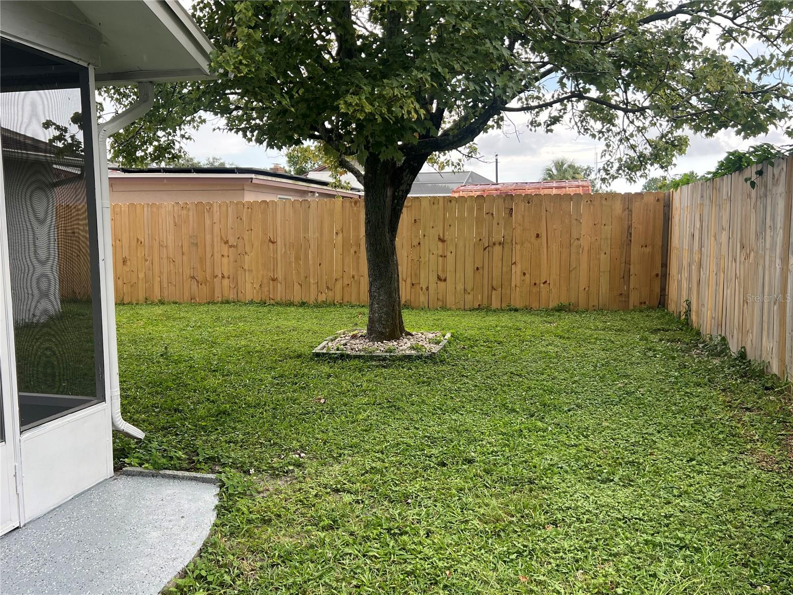 Listing photo id 20 for 7031 Ingleside Drive