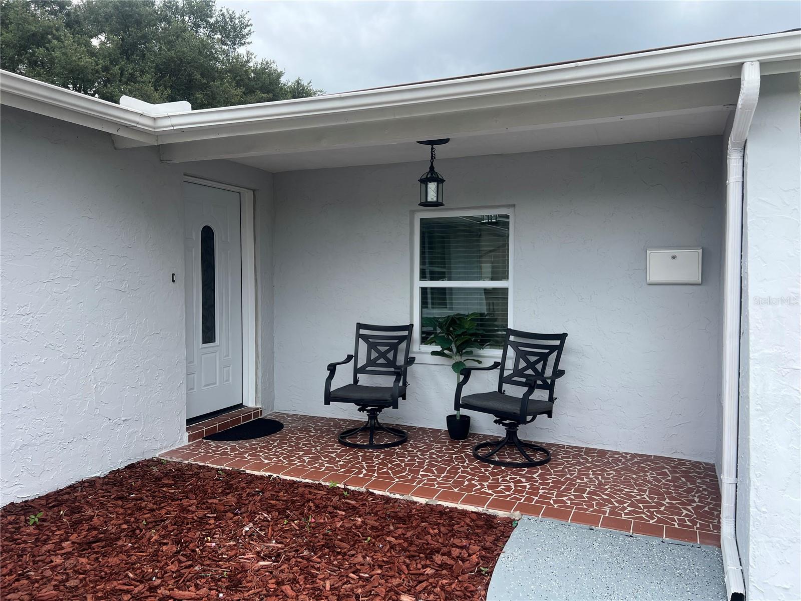 Listing photo id 2 for 7031 Ingleside Drive