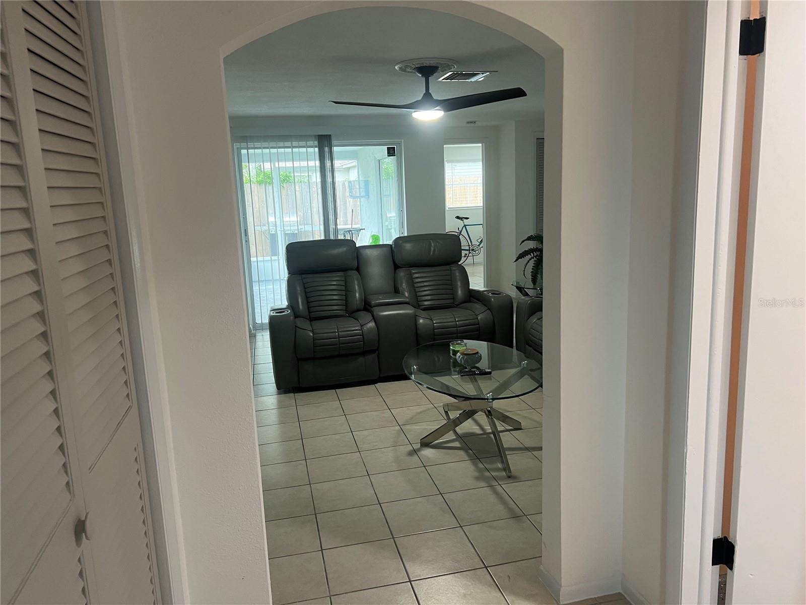 Listing photo id 3 for 7031 Ingleside Drive