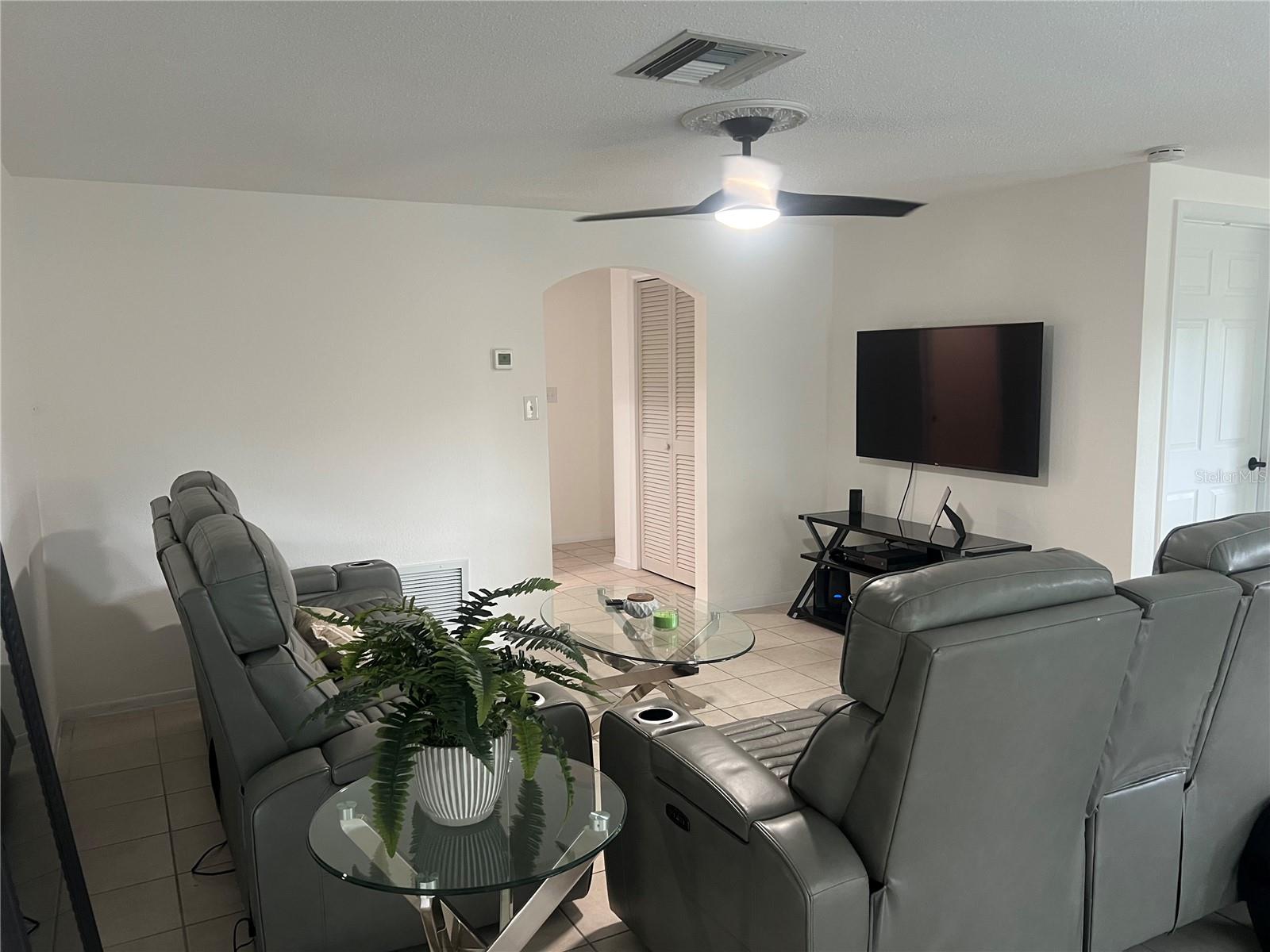 Listing photo id 5 for 7031 Ingleside Drive
