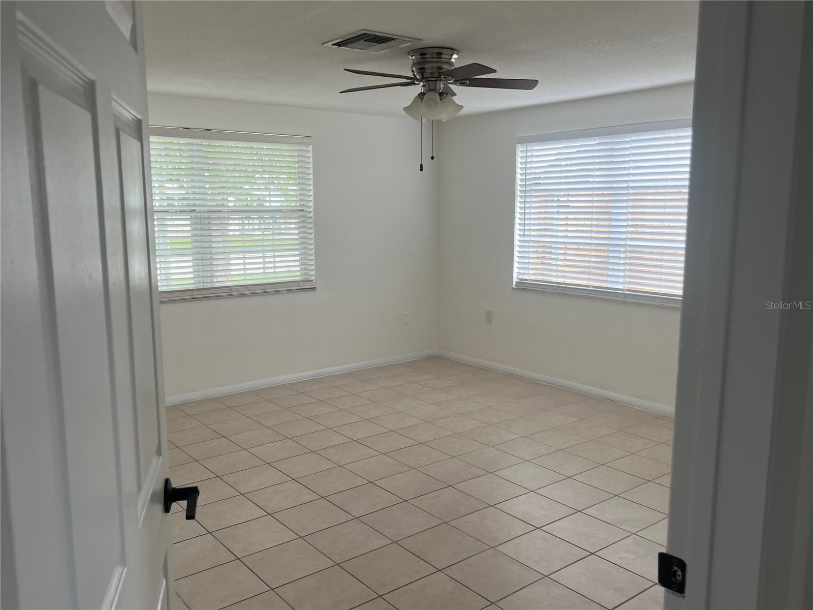 Listing photo id 7 for 7031 Ingleside Drive