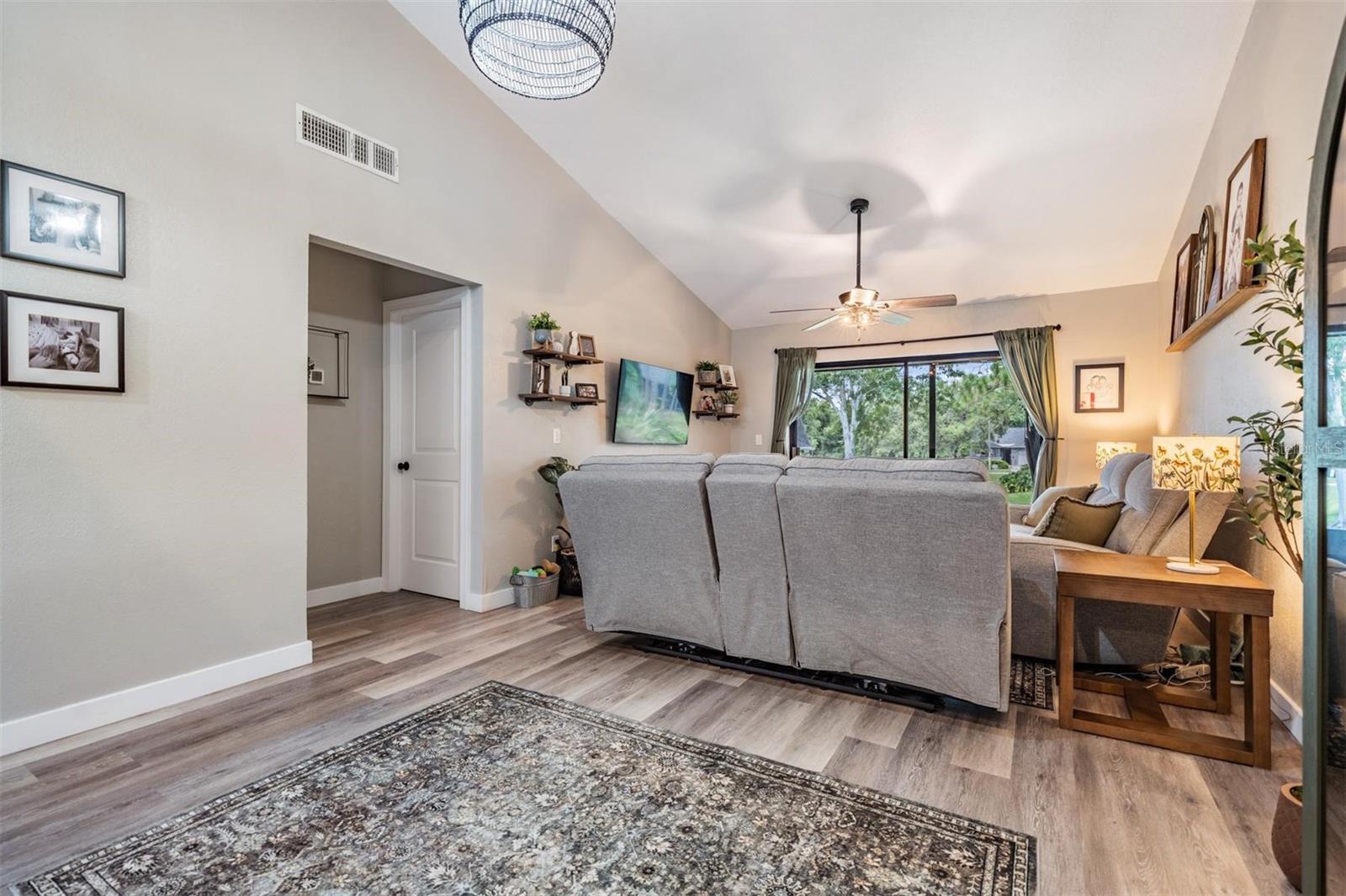 Image 11 of 42 For 141 Hunter Court