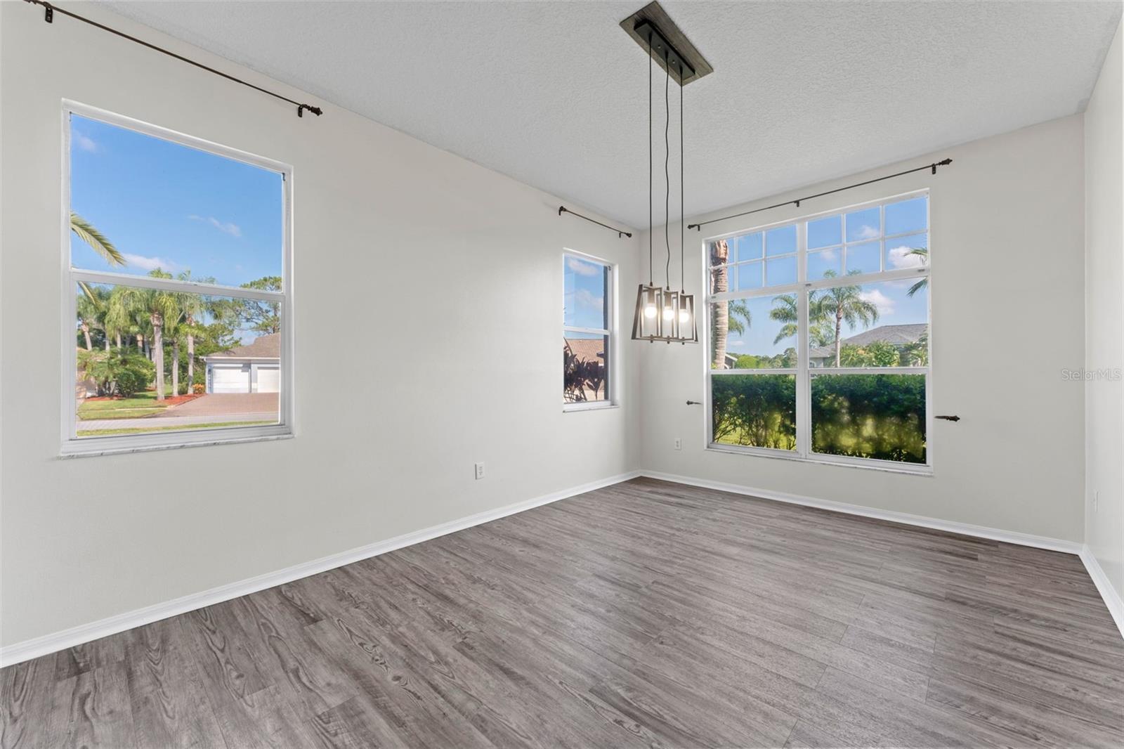Image 12 of 50 For 16219 Turnbury Oak Dr