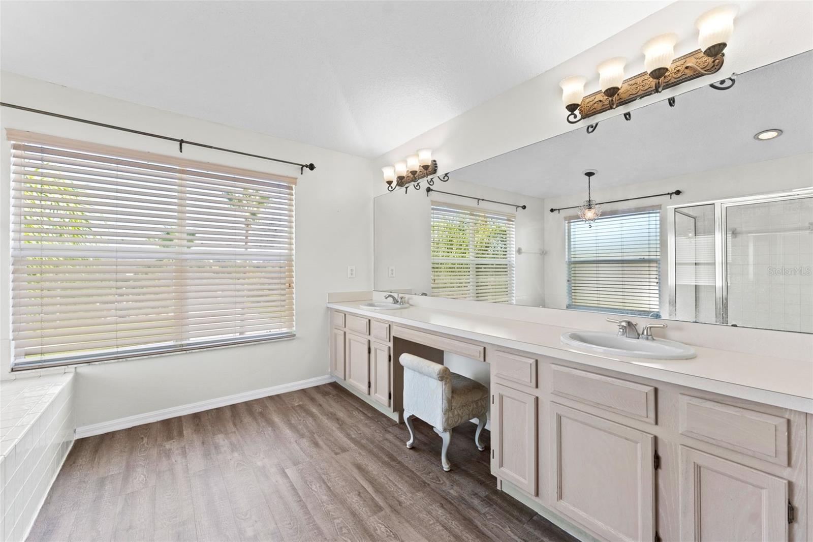 Image 25 of 50 For 16219 Turnbury Oak Dr