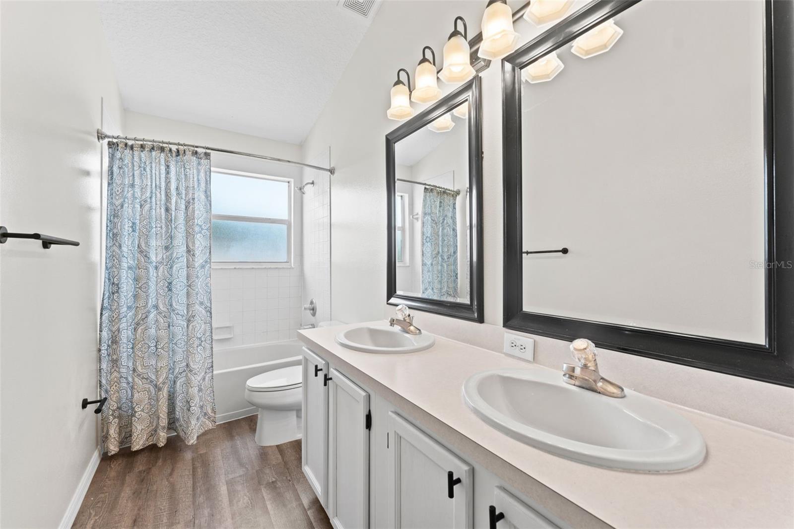 Image 30 of 50 For 16219 Turnbury Oak Dr