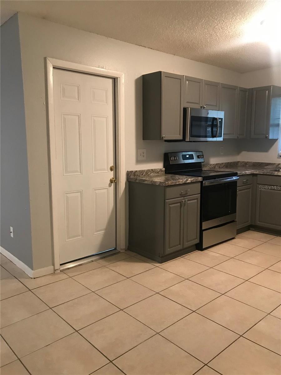 Image 4 of 31 For 1645 39th Street S