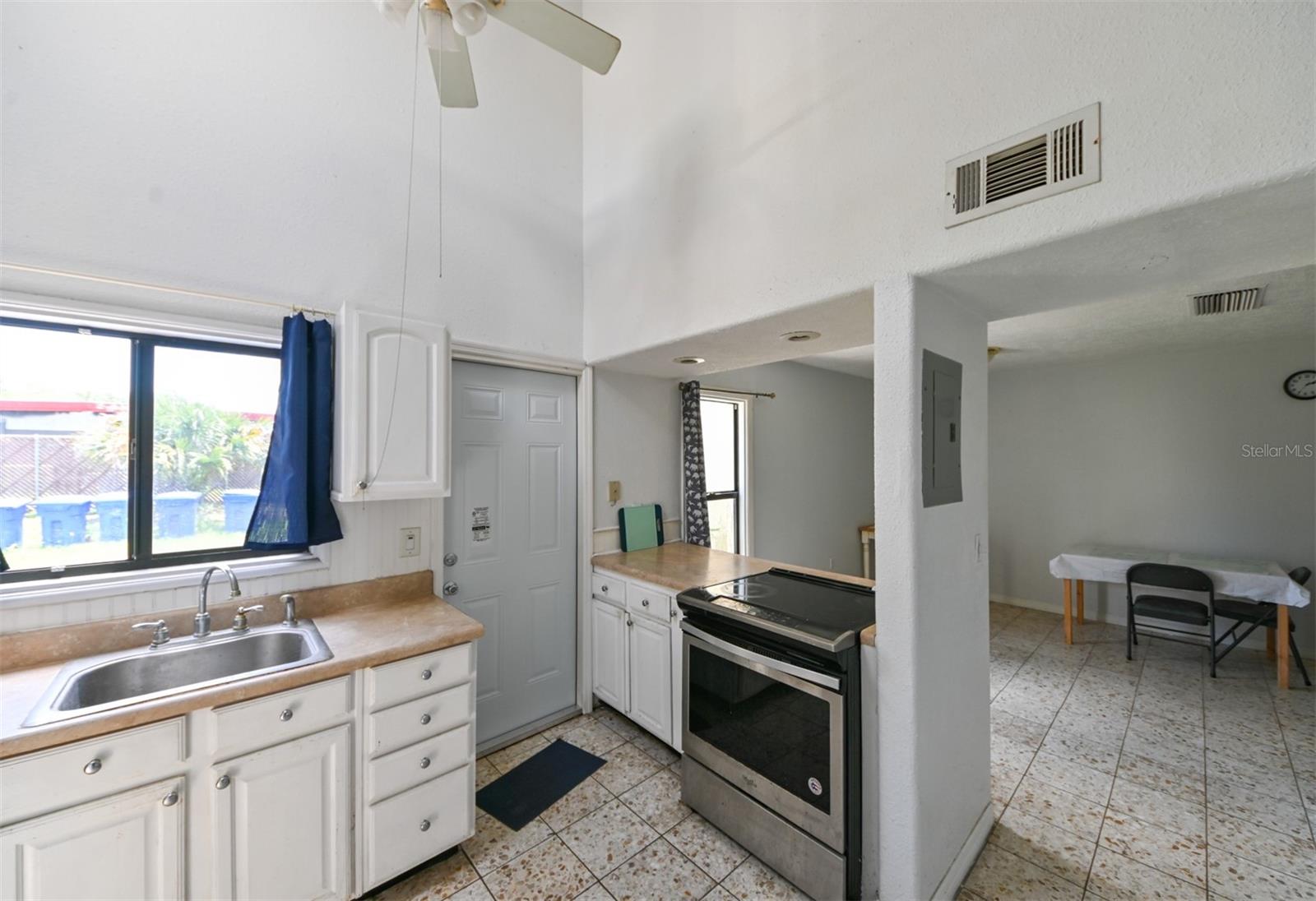 Image 2 of 26 For 5627 Ashley Oaks Drive 3