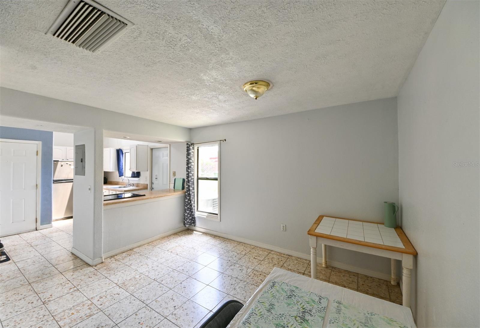 Image 4 of 26 For 5627 Ashley Oaks Drive 3