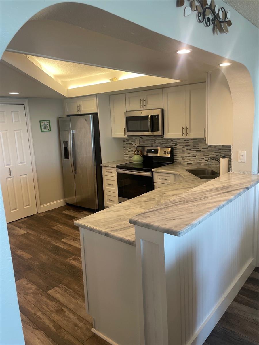 Image 12 of 27 For 690 Island Way 1112