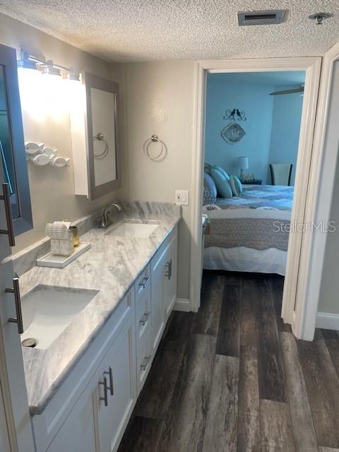 Image 21 of 27 For 690 Island Way 1112