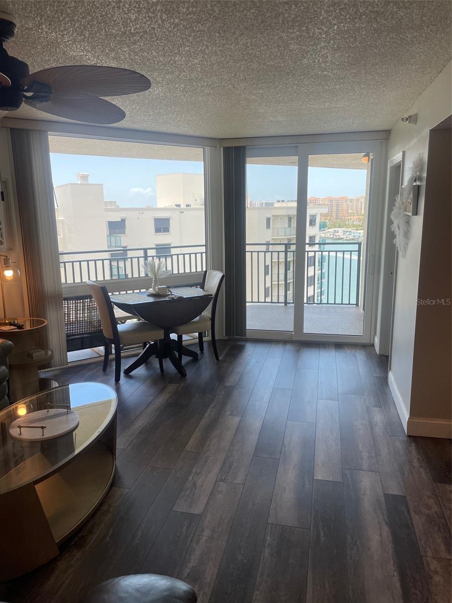 Image 4 of 27 For 690 Island Way 1112